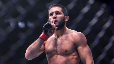 HLV Javier Mendez: Islam Makhachev có thể "làm bất cứ điều" trước Dustin Poirier