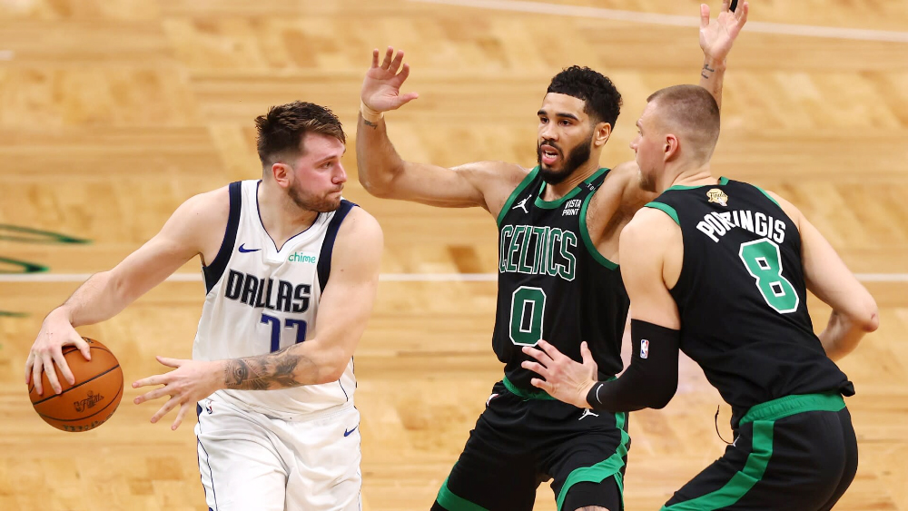 Luka Doncic vẫn cần sự hỗ trợ từ các đồng đội, đặc biệt là Kyrie Irving