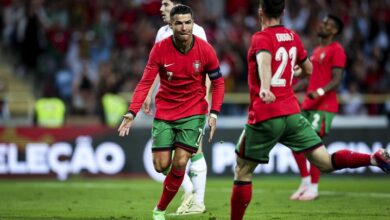 Bàn thắng ngoạn mục của Ronaldo, 20 năm sau lần đầu tiên khoác áo Bồ Đào Nha